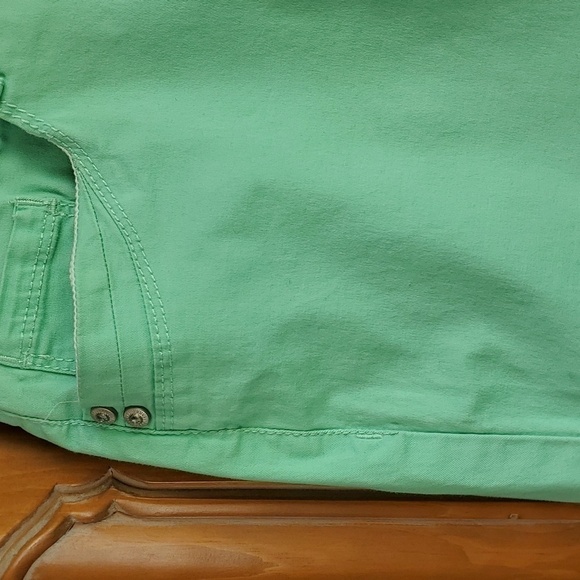 BANDOLINO, green capris size 6. GZREAT FOR GOLF Gme. Very‎ good used condition. - Picture 3 of 9